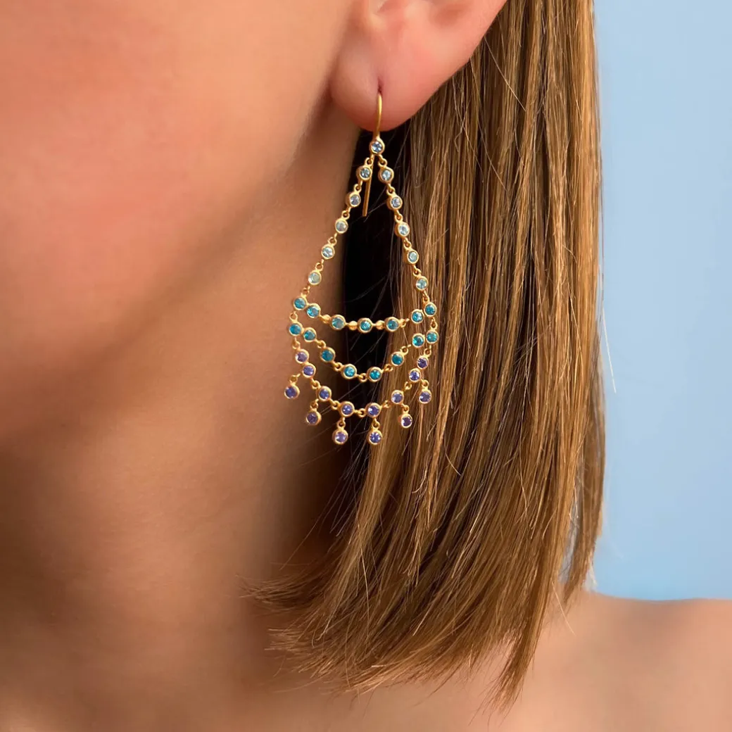 boucles_doreilles_dancing_1-1.webp Boucles d'oreilles Dancing Emilie Blue Lagoon