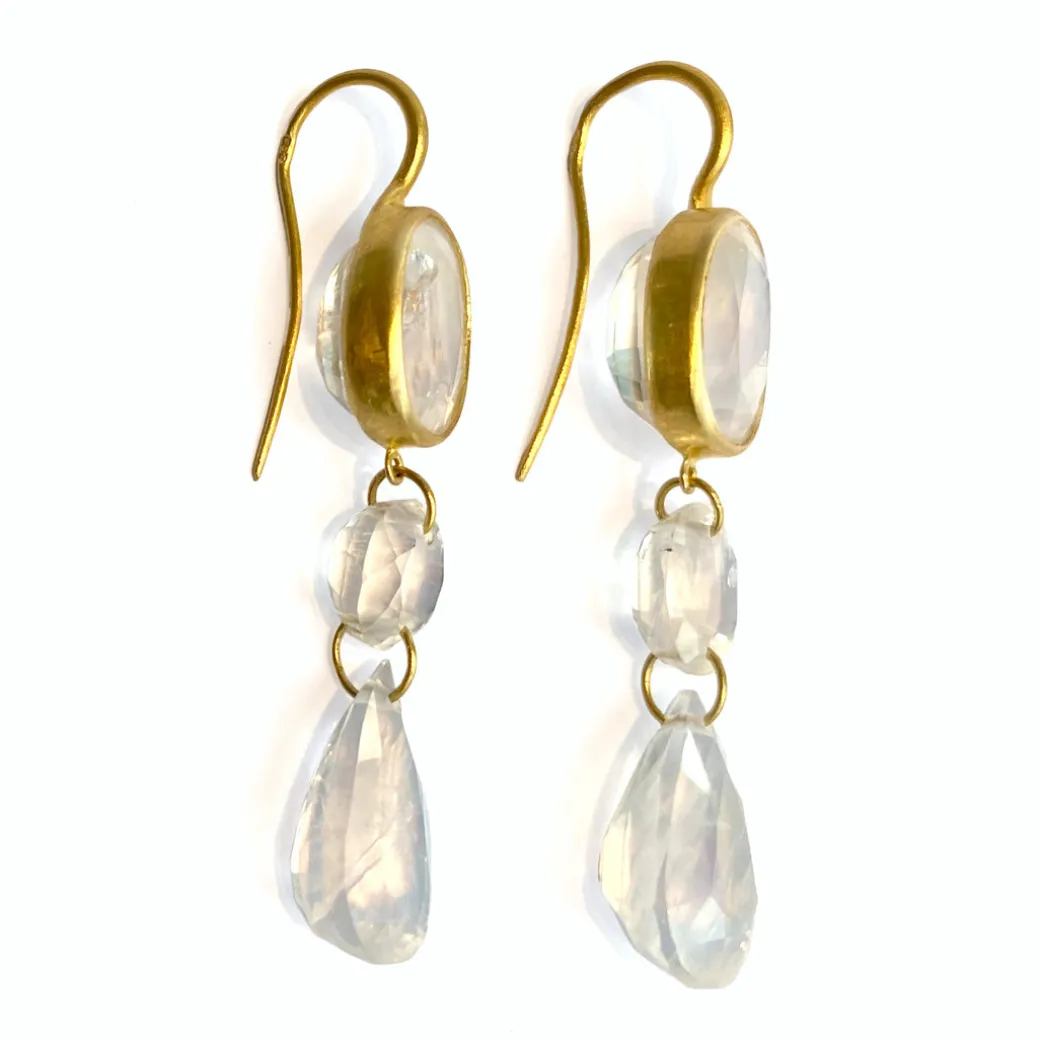 boucles_doreilles_elizabe_1.webp Boucles d'oreilles Elizabeth T. Pierre de Lune Irisée